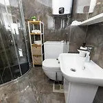 New For 2, Free Private Garage Spot, Wi-fi, 200 M From Mall Of 아파트 *