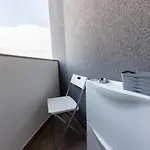 아파트 New For 2, Free Private Garage Spot, Wi-fi, 200 M From Mall Of *