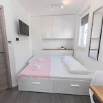 아파트 New For 2, Free Private Garage Spot, Wi-fi, 200 M From Mall Of *