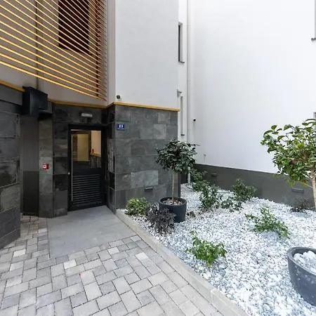 New For 2, Free Private Garage Spot, Wi-fi, 200 M From Mall Of Split