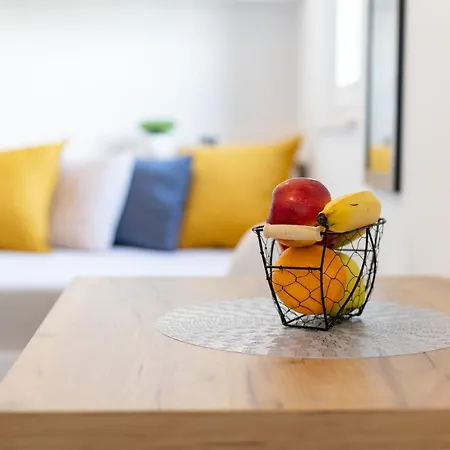 Apartamento New For 2, Free Private Garage Spot, Wi-fi, 200 M From Mall Of Split