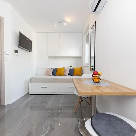 Appartamento New For 2, Free Private Garage Spot, Wi-fi, 200 M From Mall Of *