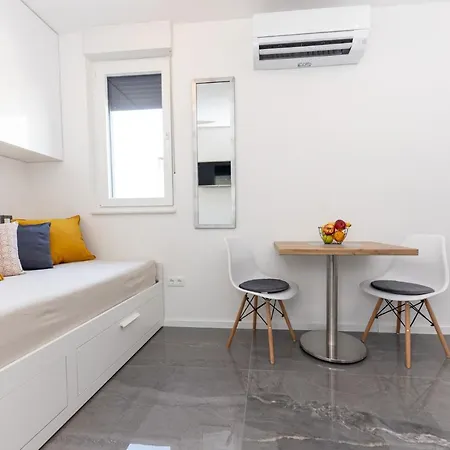 New For 2, Free Private Garage Spot, Wi-fi, 200 M From Mall Of