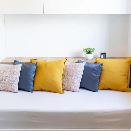 Apartment New For 2, Free Private Garage Spot, Wi-fi, 200 M From Mall Of Split